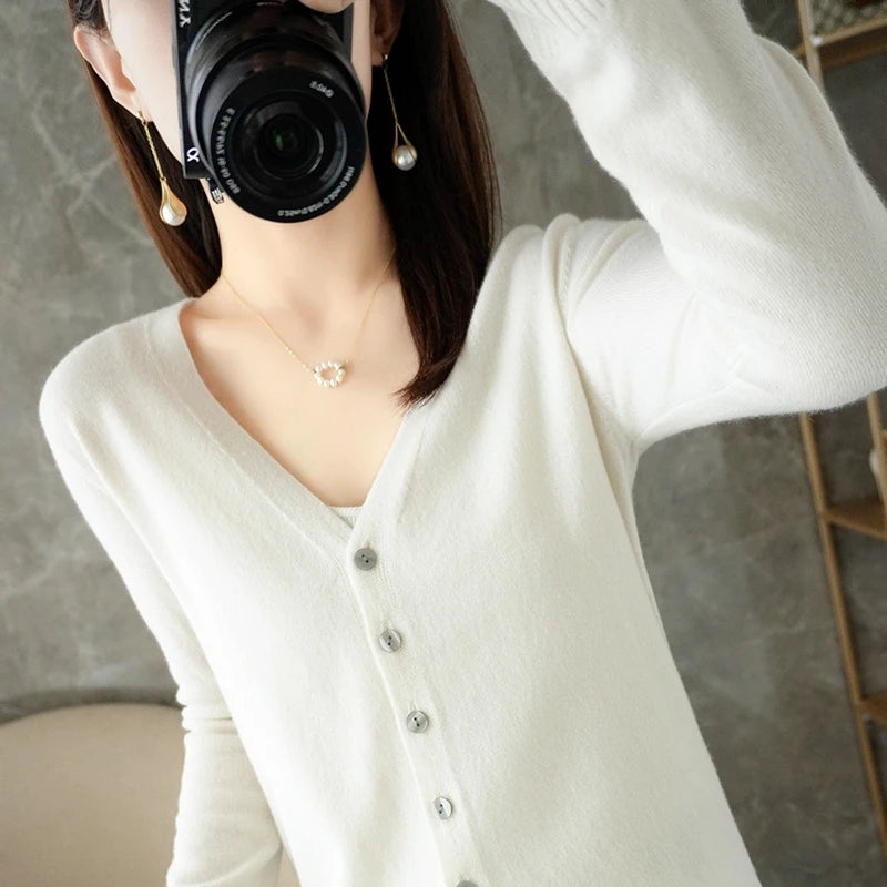 “2024 Women’s V-Neck Loose Sweater”