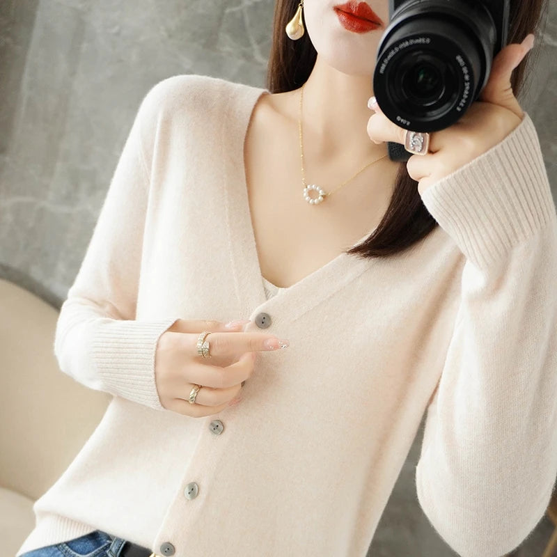 “2024 Women’s V-Neck Loose Sweater”