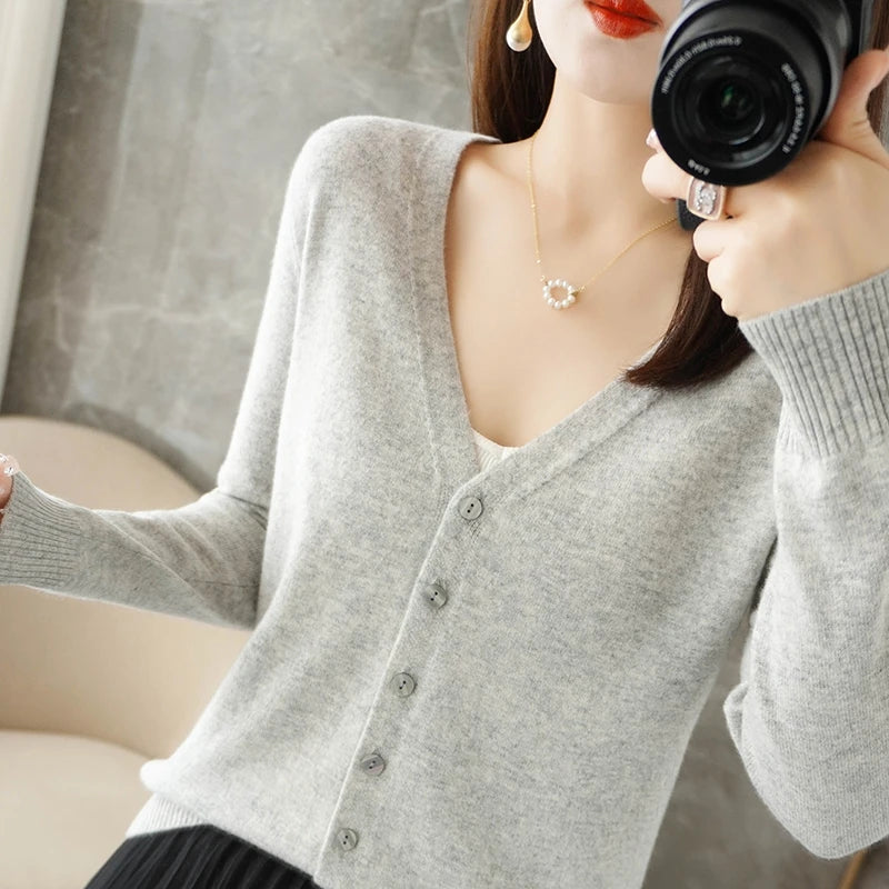 “2024 Women’s V-Neck Loose Sweater”